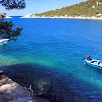And By The Sea Zaklopatica, - 994 Konukevi 3*
