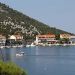 And By The Sea Zaklopatica, - 994 بيت ضيافة 3*