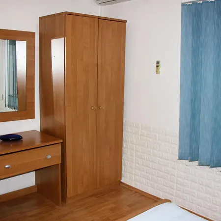 And By The Sea Zaklopatica, - 994